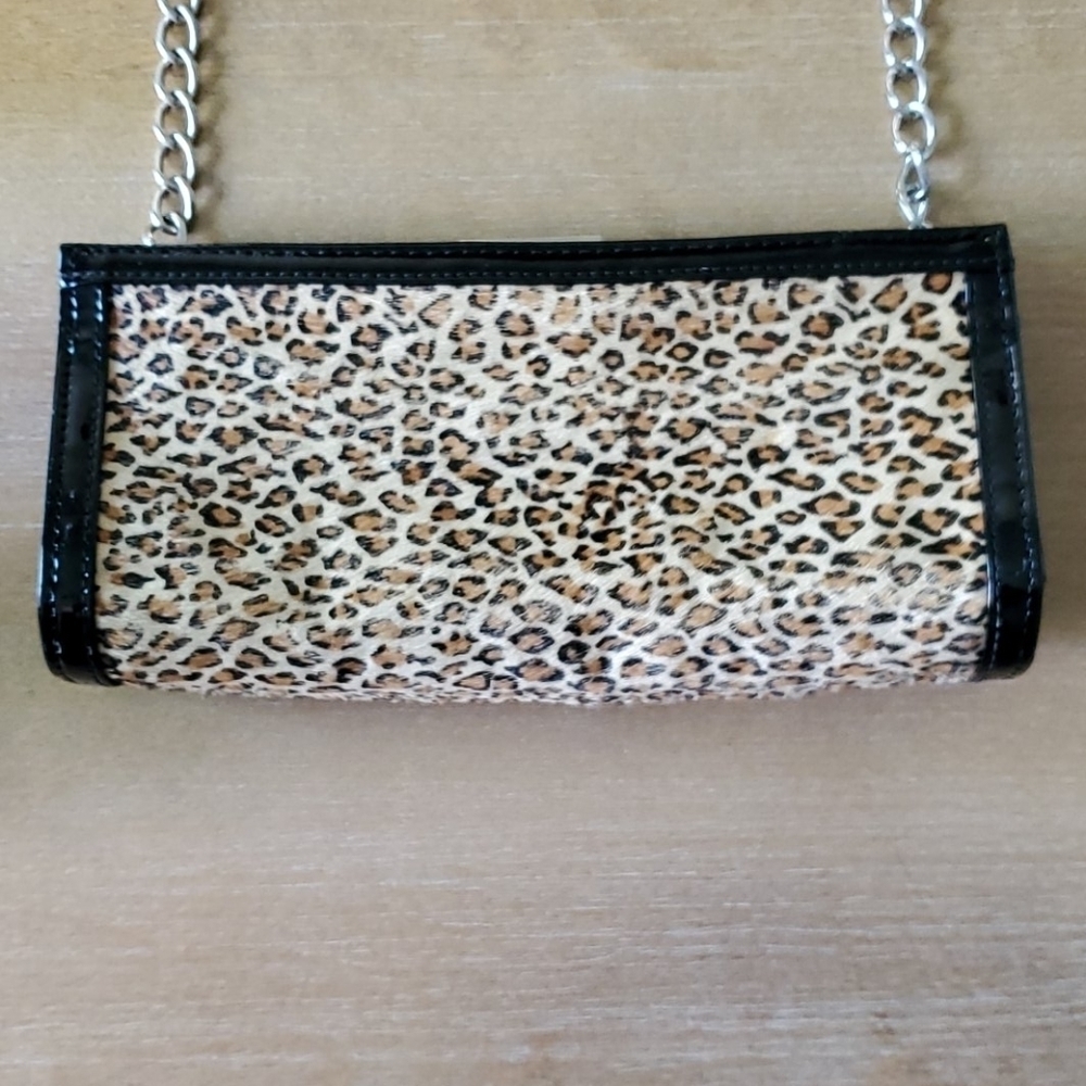 Leopard Print Faux Fur Clutch with chain o… - Picture 3 of 10